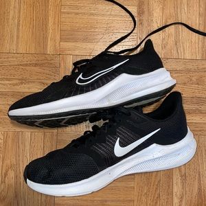WIDE FIT Nike running sneakers!
